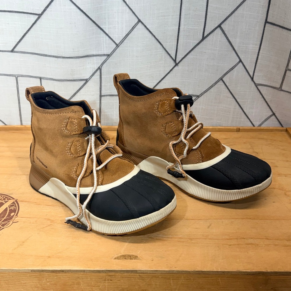 Sorel Out N About III Classic Duck Boots Size 4 Tan‎ Waterproof Suede NY4564-224